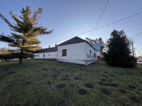 Eladó Iroda 2889 Súr 