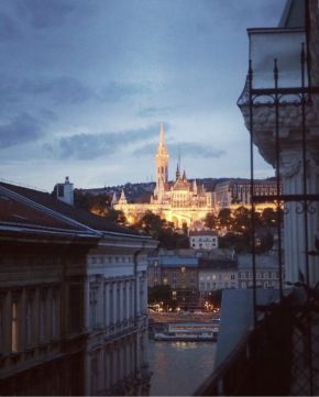 Kiadó Lakás 1054 Budapest 5. kerület , Halászbástyára és Dunára panorámás erkélyes lakás kiadó!