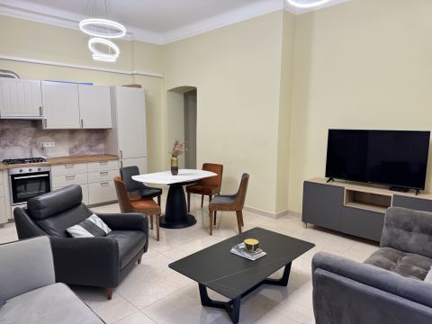 Kiadó Lakás 1052 Budapest 5. kerület , Belváro