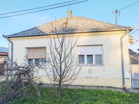 Eladó Ház 8840 Csurgó Csurgó központjához közel, kertes családi ház eladó! 