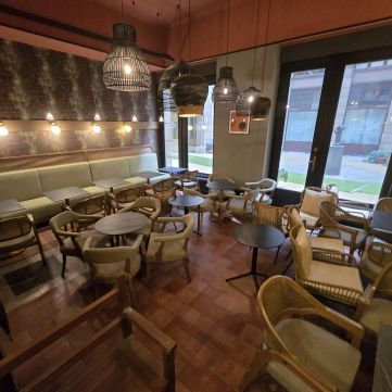 Eladó Üzlethelyiség 1052 Budapest 5. kerület , ELADÓ ÚJJÁÉPÍTETT, 226 nm-es ÜZLETHELYSÉG, SZUPER HELYEN