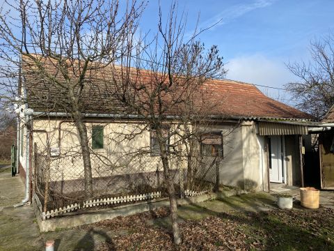 Eladó Ház 6080 Szabadszállás 3 szobás, felújítandó ház, csendes zsákutcában