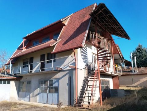 Eladó Ház 2131 Göd , Göd központjában ház és műhely együtt