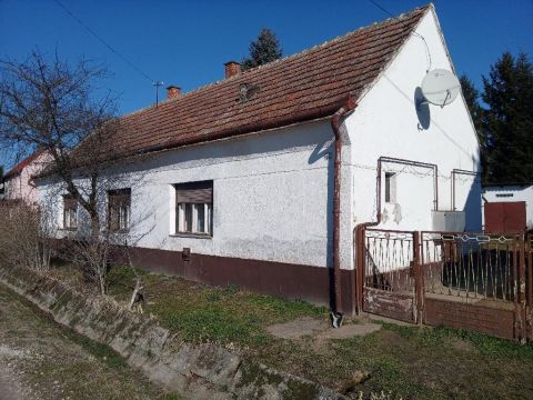 Eladó Ház 7561 Nagybajom , 7561 Nagybajom, Központ közeli részen