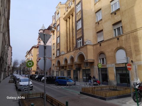 Eladó Tároló/Raktár 1137 Budapest 13. kerület Újlipótvárosban eladó üzlethelyiségnek kialakítható raktár
