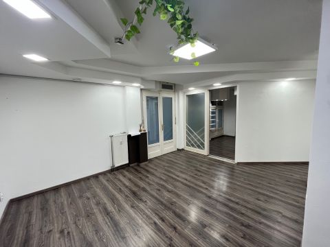 Kiadó Üzlethelyiség 1032 Budapest 3. kerület Fodrász üzlet kiadó, SYMBOLLAL szemben a Bécsi úton 