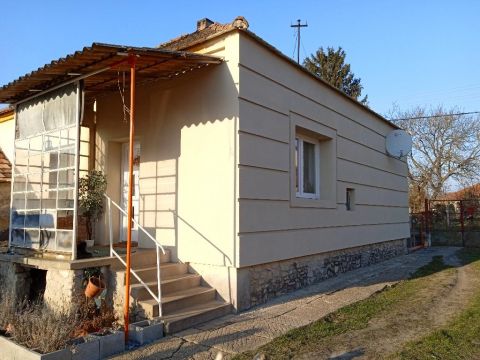 Eladó Ház 8500 Pápa , 8511 Pápa, Csendes