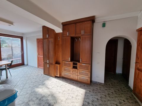 Kiadó Lakás 6000 Kecskemét MUNKÁSSZÁLLÓ kiadó 9 fő részére