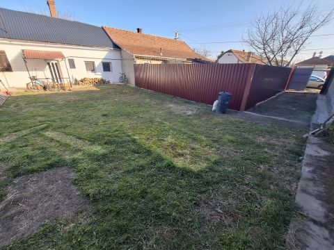 Eladó Ház 6100 Kiskunfélegyháza , Teljesen leválasztott, saját udvaros belső kis ház