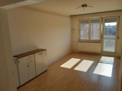 Eladó Lakás 8000 Székesfehérvár , 8000 Székesfehérvár, belváros közeli