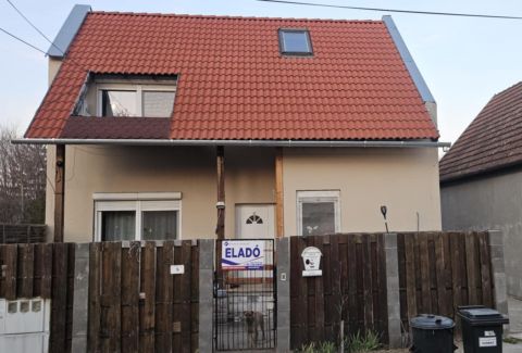 Eladó Ház 6065 Lakitelek , Tőserdőben eladó nyaraló