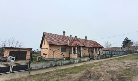 Eladó Ház 2747 Törtel 