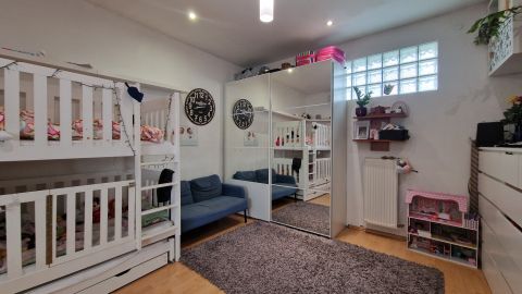 Eladó Lakás 1215 Budapest 21. kerület Másfél szobás, kis kertes lakás