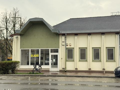 Eladó Irodaépület 5540 Szarvas , Rendelőintézet és gyógyszertár