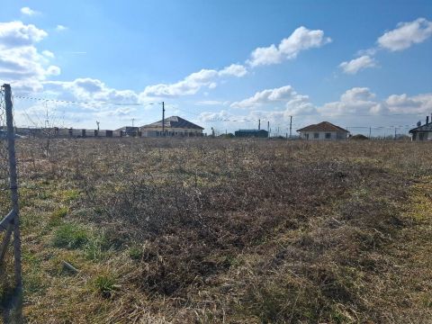 Eladó Telek 2458 Kulcs 2458 Kulcs, Családi házas