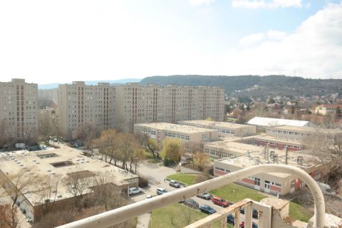 Eladó Lakás 1039 Budapest 3. kerület , Lukács Gy. utcában felújítandó, tehermentes, birtokba vehető