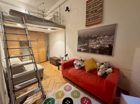 Eladó Lakás 1061 Budapest 6. kerület , Jó állapotú, első emeleti garzon lakás a Király utcában