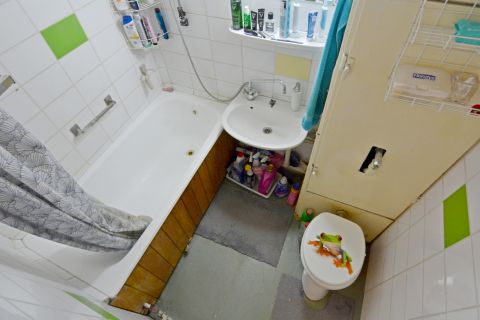 Kiadó Lakás 6000 Kecskemét Széchenyivárosi 2. emeleti, ERKÉLYES, bútorozatlan lakás