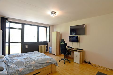 Kiadó Lakás 6000 Kecskemét , Széchenyivárosi 2. emeleti, ERKÉLYES, bútorozatlan lakás