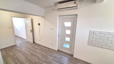 Eladó Lakás 2730 Albertirsa Azonnal költözhető lakás, külön 6 nm-es tárolóval!