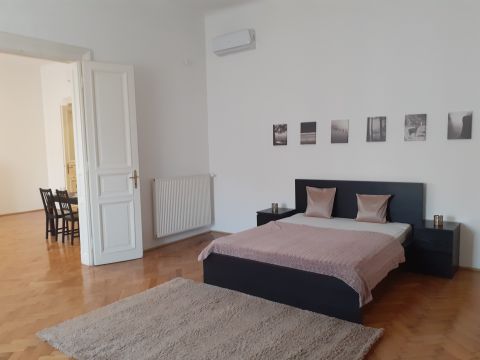 Eladó Lakás 1074 Budapest 7. kerület Erzsébet körúton felújított, világos, polgári lakás
