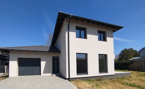 Eladó Ház 8000 Székesfehérvár Újépítésű, nappali + 4 szobás családi ház