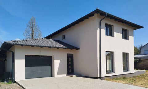 Eladó Ház 8000 Székesfehérvár , Újépítésű, nappali + 4 szobás családi ház