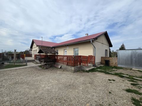 Eladó Ház 2451 Ercsi EGYSZINTES KÉT LAKÁSSAL
