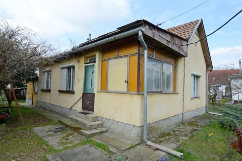 Eladó Ház 6000 Kecskemét , Szolnokihegyben jó részen 2 szobás tanya eladó