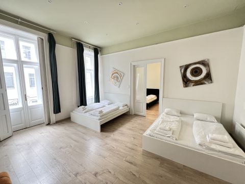 Eladó Lakás 1067 Budapest 6. kerület 