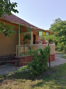 Eladó Ház 2700 Cegléd , Nagy családosoknak, befektetőknek kiváló lehetőség Cegléden