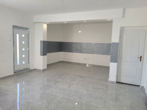 Eladó Ház 2541 Lábatlan  