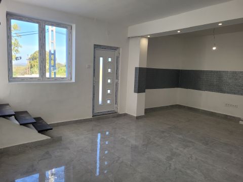 Eladó Ház 2541 Lábatlan  