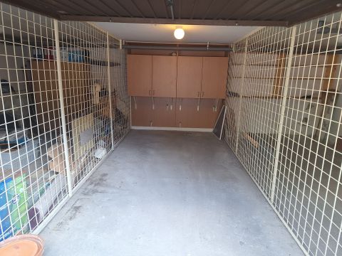 Eladó Parkoló 6000 Kecskemét , BELVÁROSI ÖNÁLLÓ GARÁZS ELADÓ.