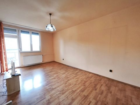 Eladó Lakás 8000 Székesfehérvár , Székesfehérvá kedvelt részén-(Lövölde),erkélyes lakás eladó!