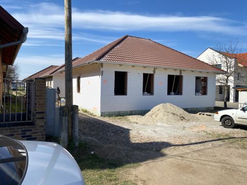 Eladó Lakás 2163 Vácrátót 