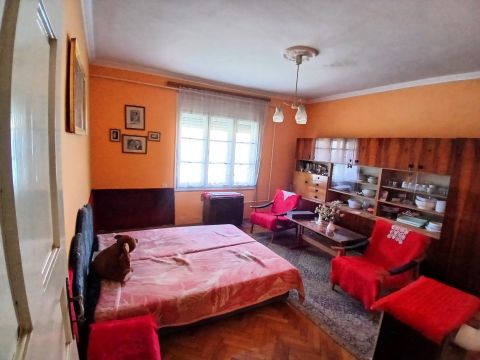 Eladó Ház 8866 Becsehely A falu központjában.