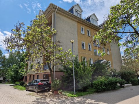 Eladó Lakás 2200 Monor , Monoron az uszodánál GARÁZZSAL eladó 44 m2-es tetőtéri lakás