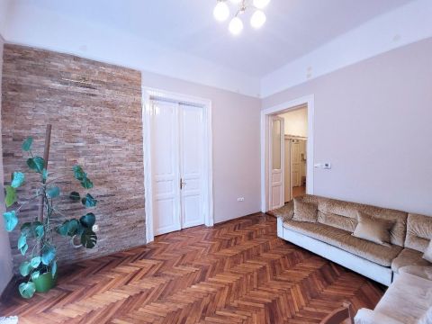 Eladó Lakás 1077 Budapest 7. kerület , 1077 Budapest 7, Almássy tér