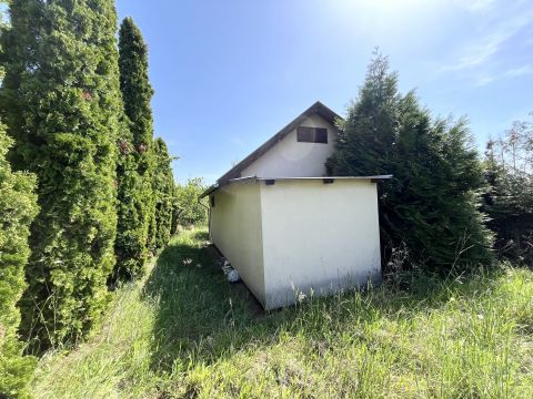Eladó Telek 8096 Sukoró Sukorón téliesített faház, 1000 m2-es telekkel
