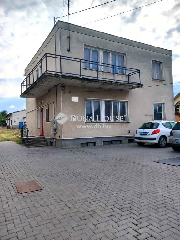 8143 Sárszentmihály , Főút mellett — 1/27