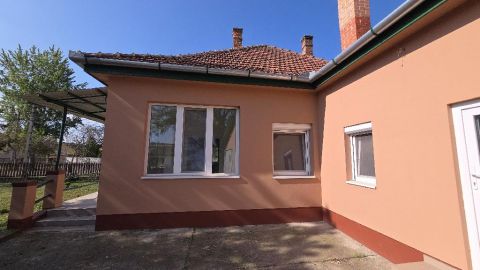 Eladó Ház 2344 Dömsöd , 2344 Dömsöd, Központhoz közel