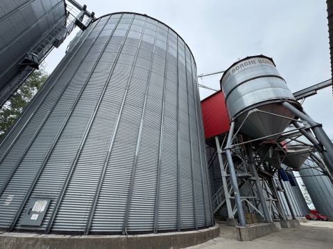 Eladó Ipari 6031 Szentkirály , AUTÓPÁLYA MELLETT GABONA TISZTÍTÓ TÁROLÓ SZÁRÍTÓ TELEP ELADÓ