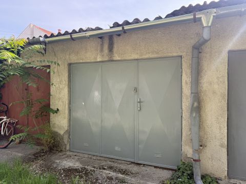 Eladó Tároló/Raktár 8000 Székesfehérvár , Budai út