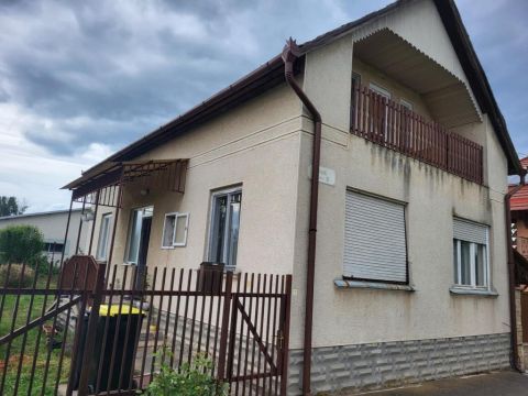 Eladó Ház 5111 Jászfelsőszentgyörgy 5111 Jászfelsőszentgyörgy, Központban.