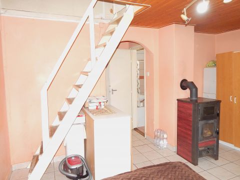 Eladó Ház 8130 Enying Balaton közeli zártkerti házacska nyaralónak vagy lakhatásra