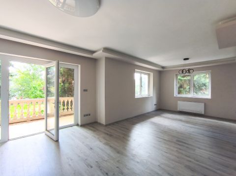 Kiadó Ház 1025 Budapest 2. kerület CSATÁRKÁN KIADÓ ÖNÁLLÓ HÁZ, 3 GARÁZZSAL, SAJÁT KERTTEL!