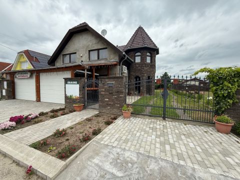 Eladó Ház 6050 Lajosmizse Lajosmizsén családi ház és vállalkozás eladó 