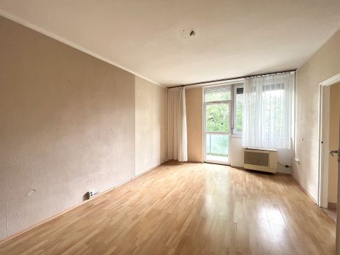 Eladó Lakás 8200 Veszprém , Stadion utca