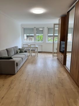 Kiadó Lakás 1071 Budapest 7. kerület , Dózsa Gy. úton Újszerű házban, teljesen felújított lakás